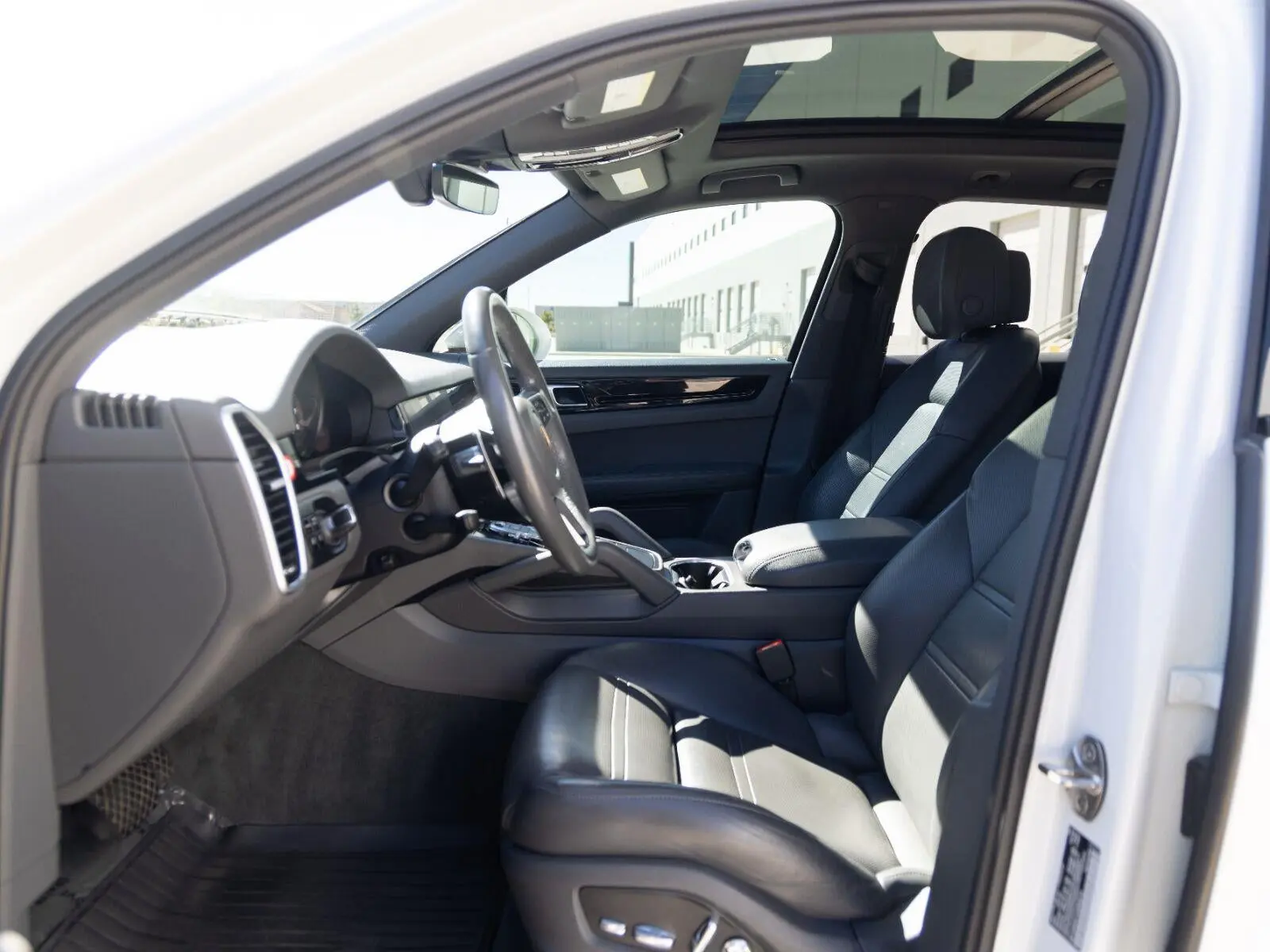 2020 Porsche Cayenne Base photo 5