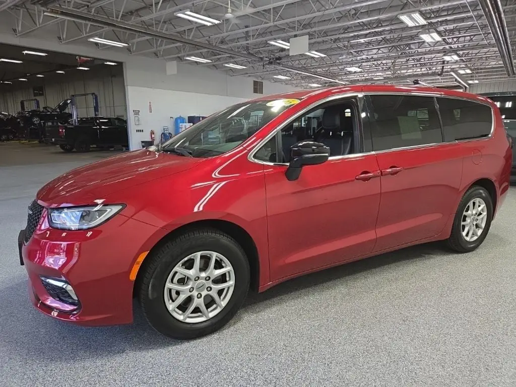 2025 Chrysler Pacifica Select photo 3