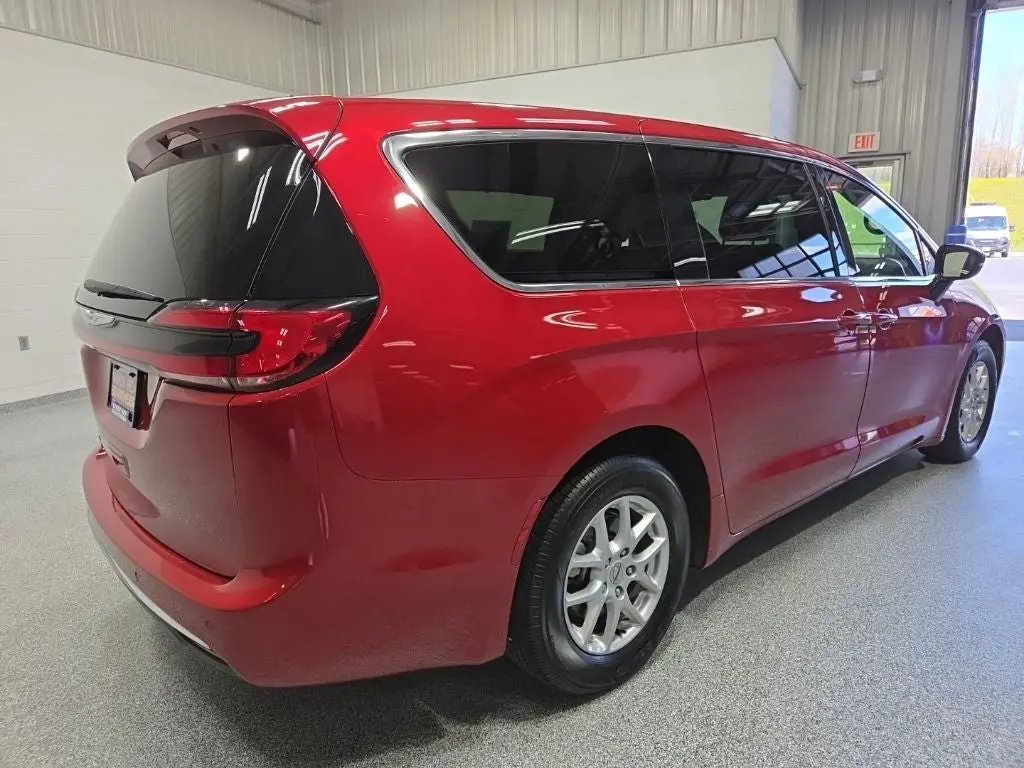 2025 Chrysler Pacifica Select photo 5