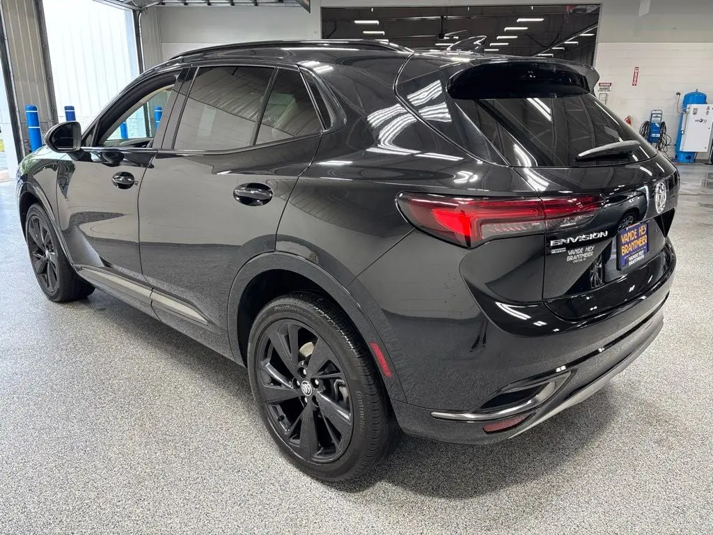 2023 Buick Envision Essence AWD photo 5