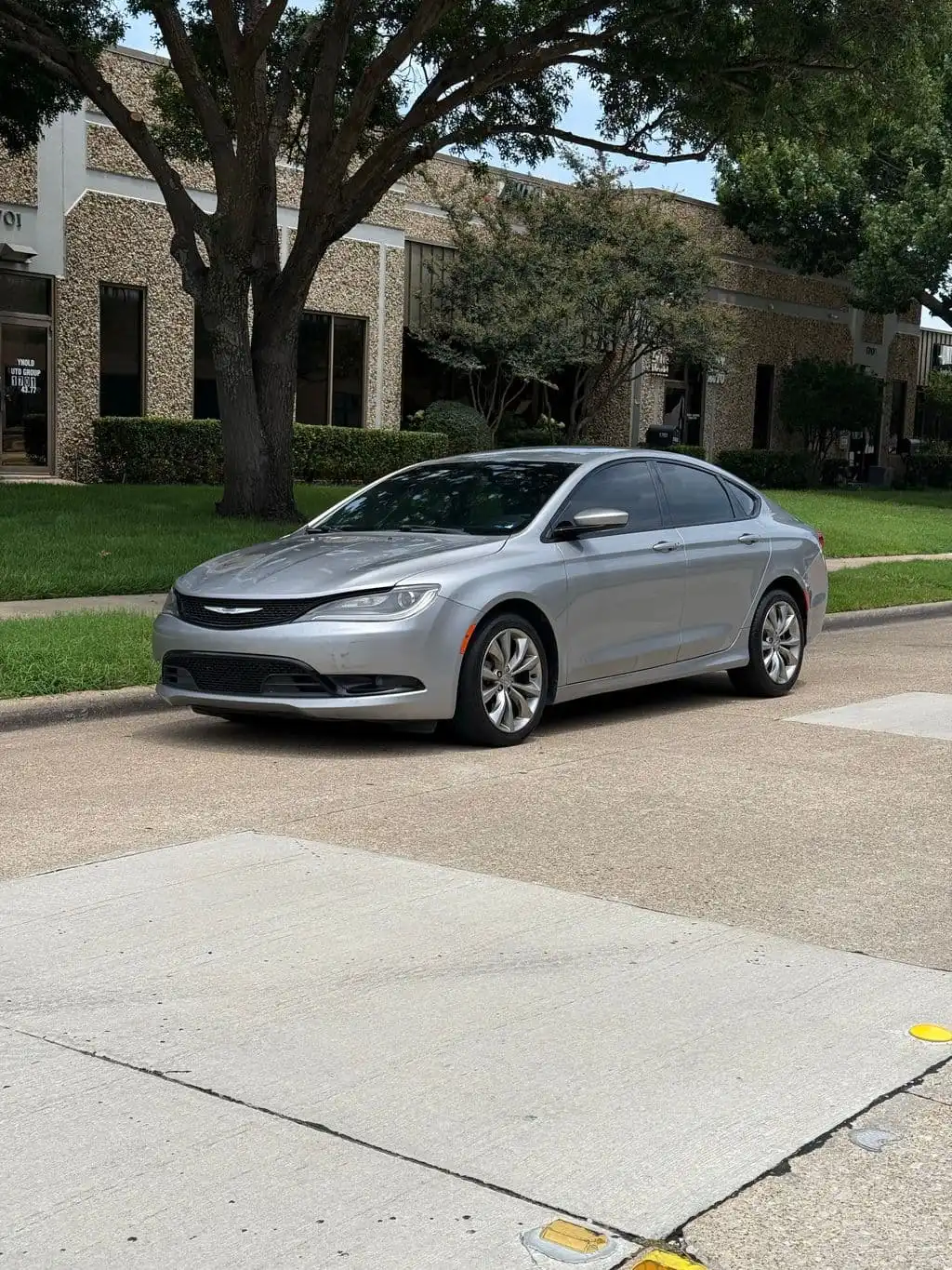 2015 Chrysler 200 S's photo
