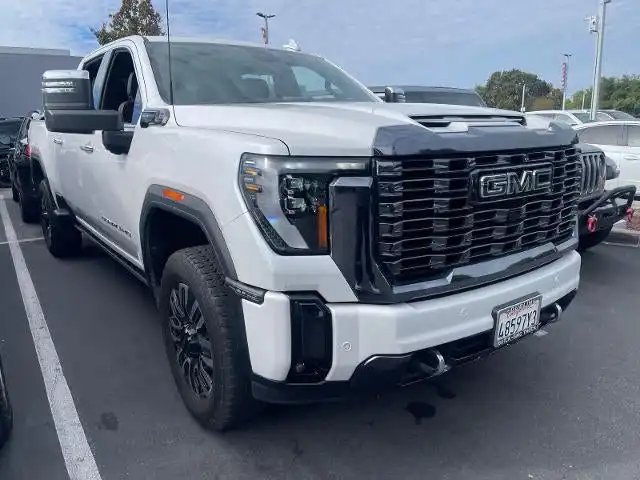 2024 GMC Sierra Denali Ultimate 4WD Crew Cab Long Box's photo