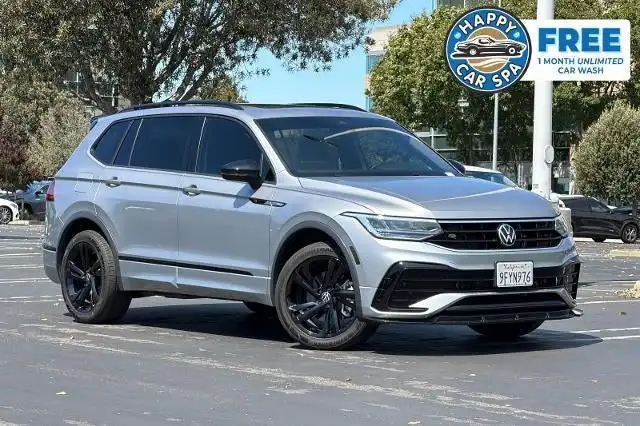 2023 Volkswagen Tiguan 2.0T SE R-Line Black's photo