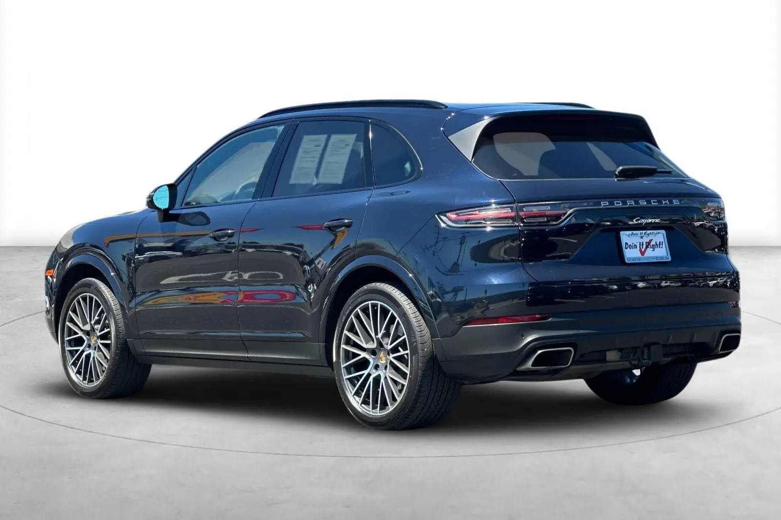 2023 Porsche Cayenne Platinum Edition photo 4