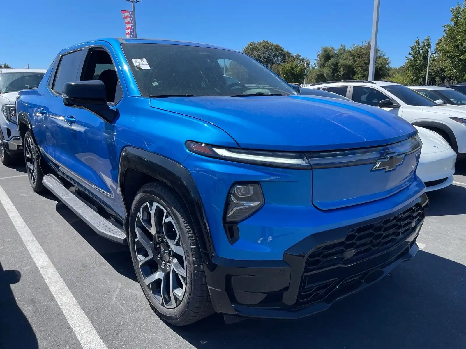 2025 Chevrolet Silverado EV RST Max Range's photo