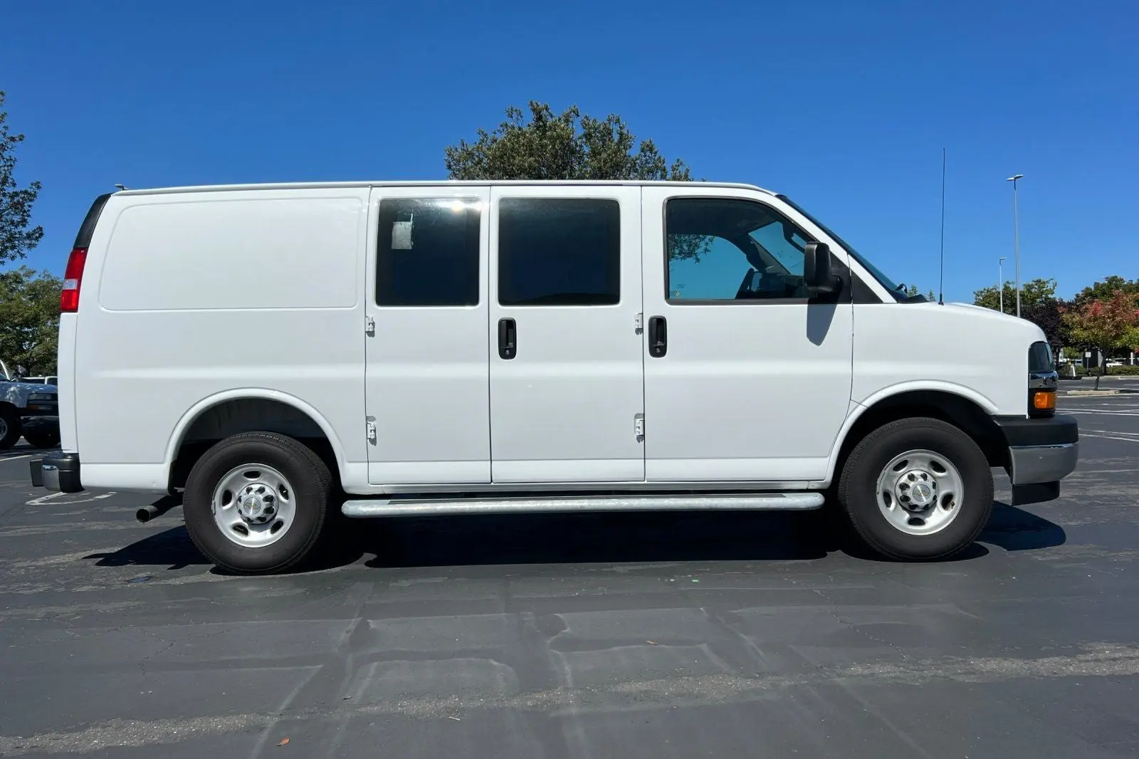 2025 Chevrolet Express 2500 Work Van HD photo 3