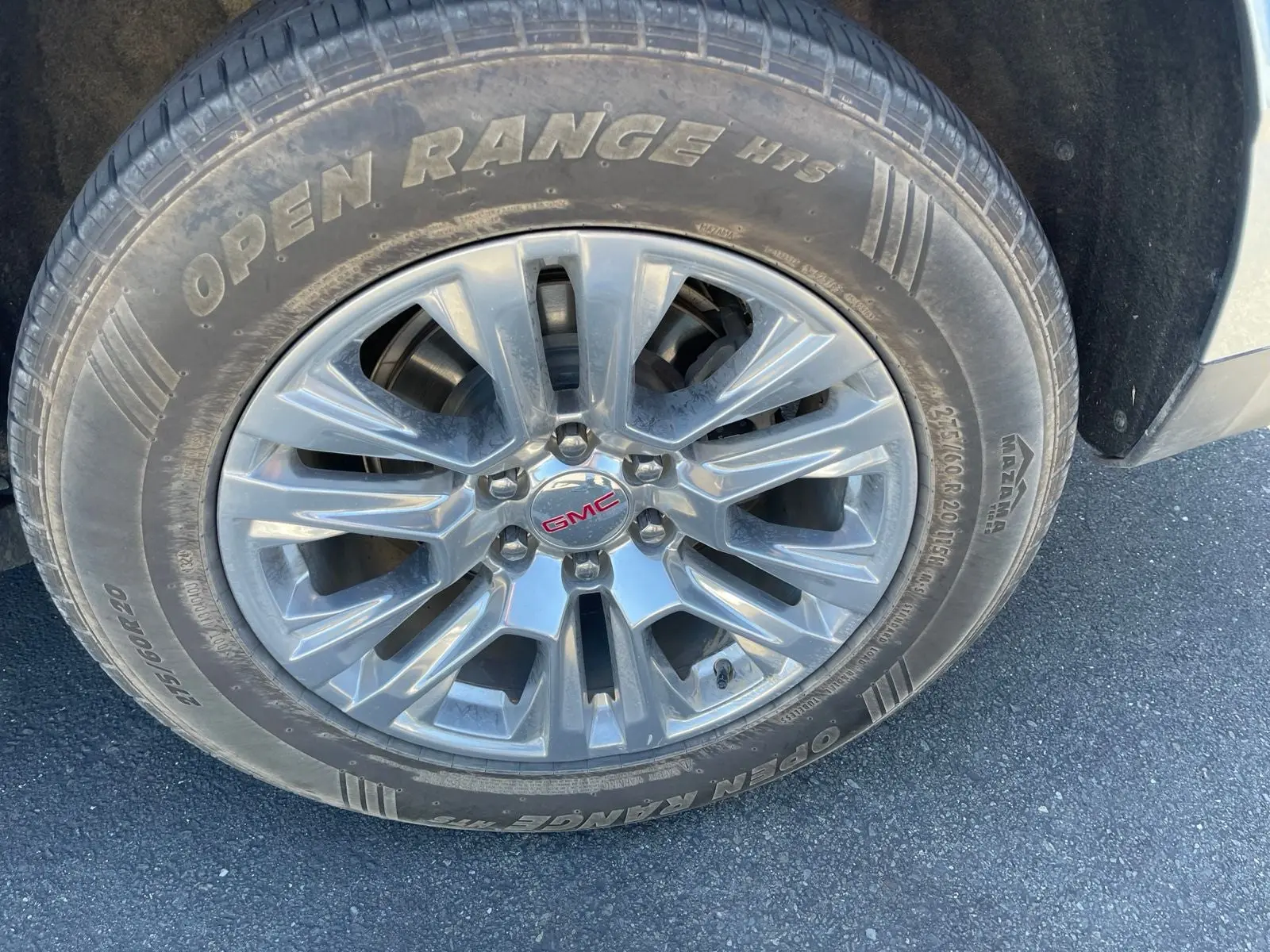 2023 GMC Yukon 4WD Denali photo 3