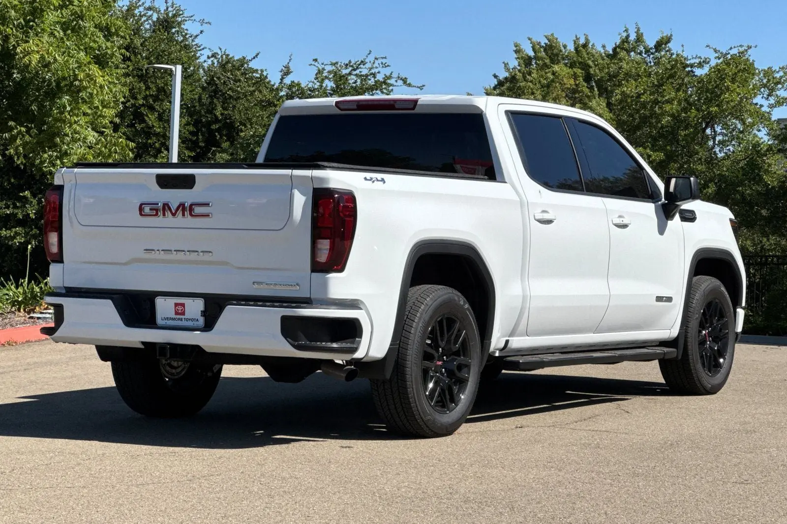 2026 GMC Sierra 4WD Crew Cab Std Box Elevation 3VL photo 4