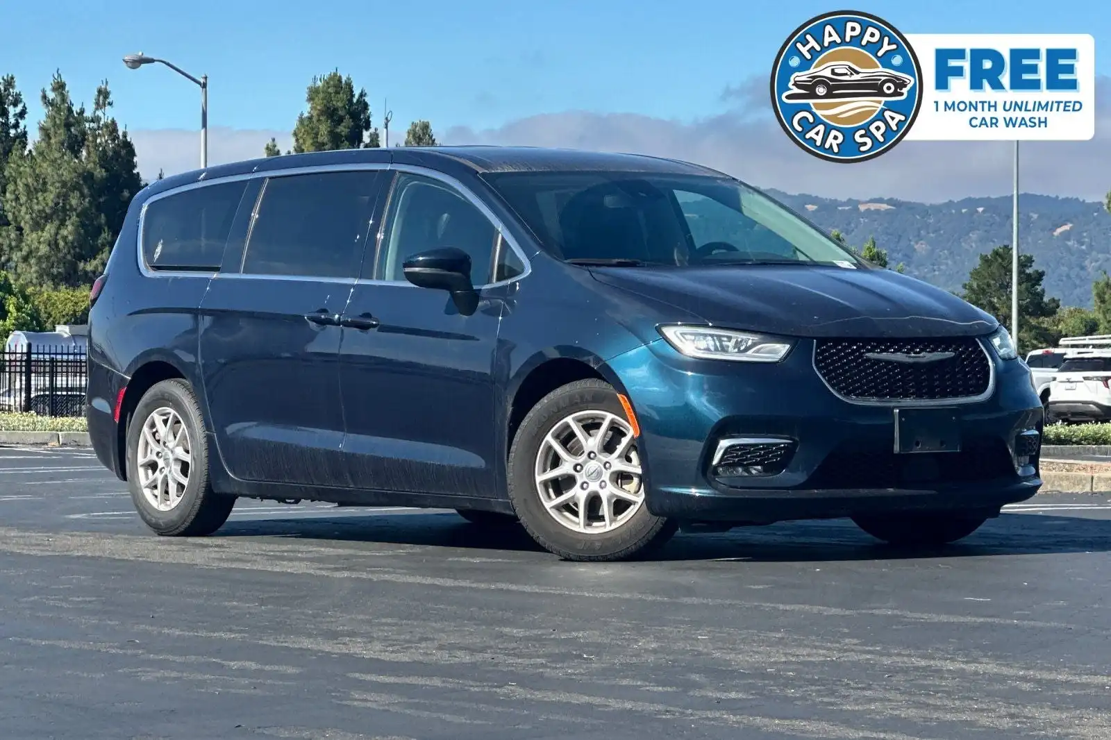 2023 Chrysler Pacifica Touring L's photo