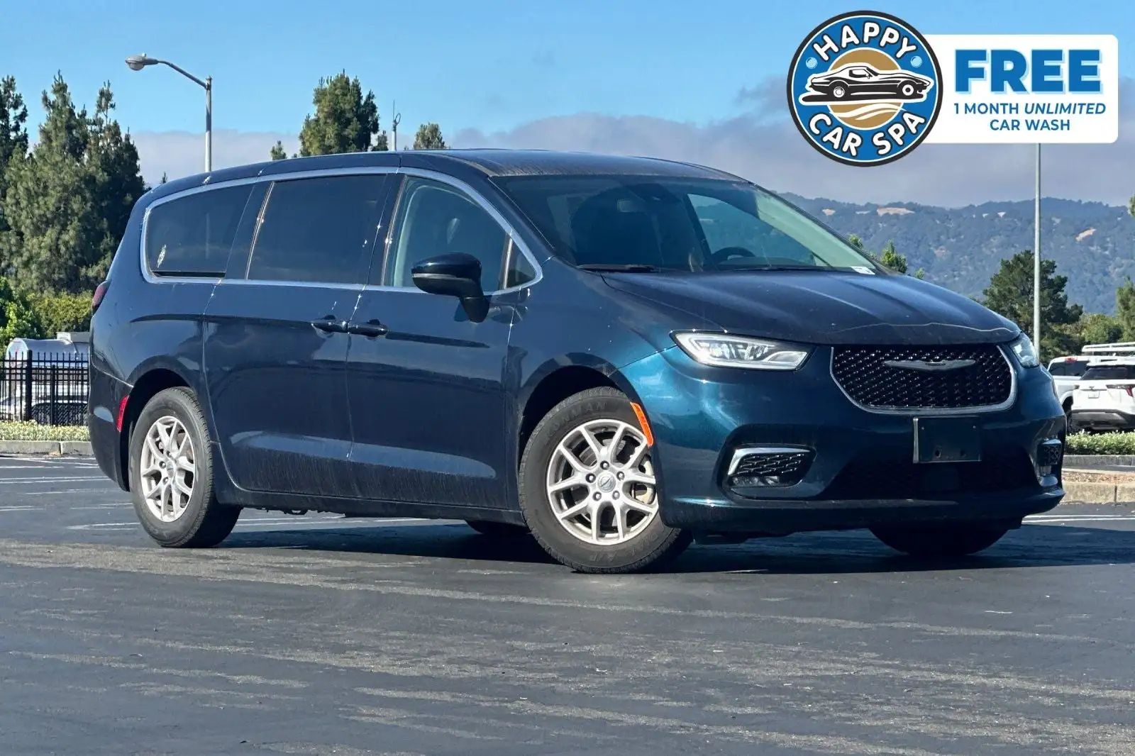 2023 Chrysler Pacifica Touring L's photo