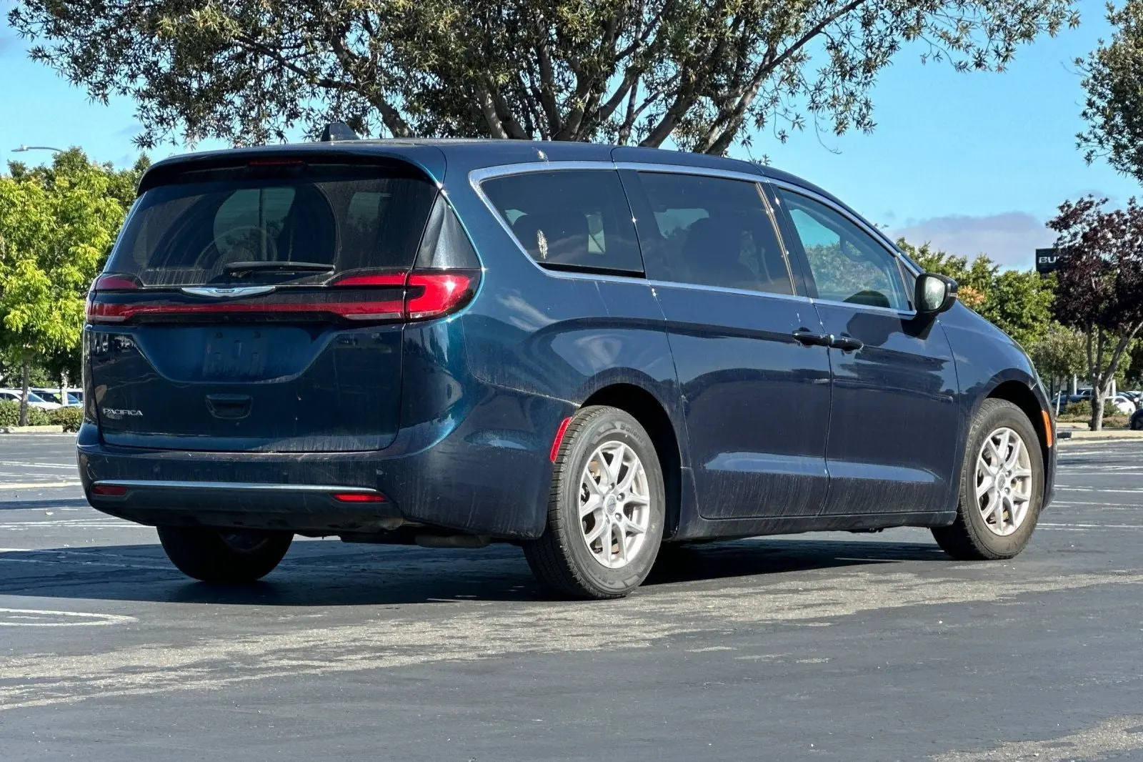 2023 Chrysler Pacifica Touring L photo 4