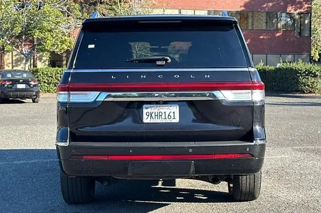 2024 Lincoln Navigator Premiere AWD photo 5