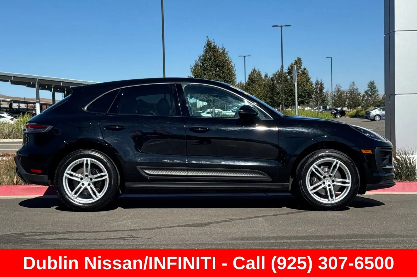 2024 Porsche Macan T photo 3