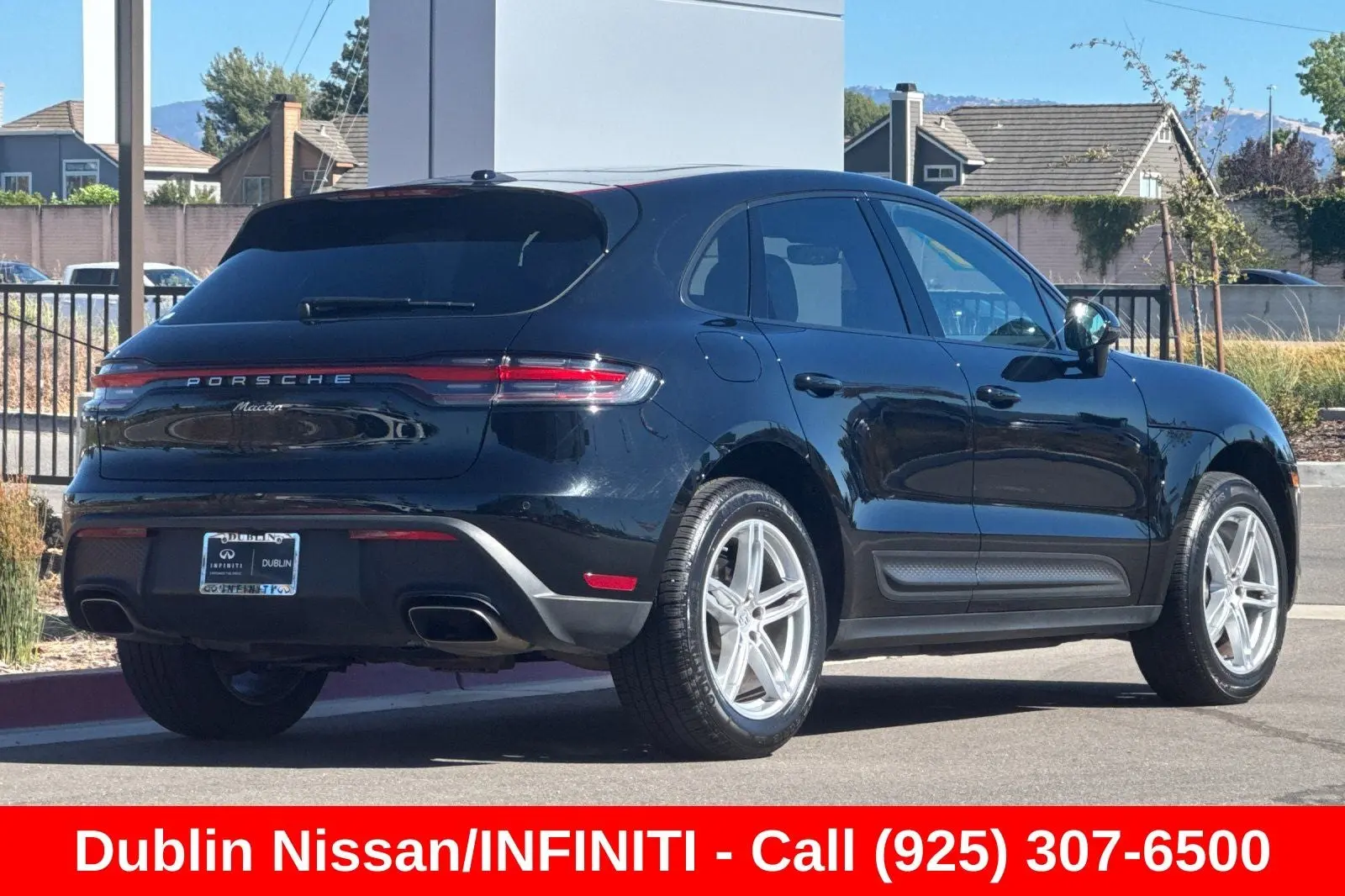 2024 Porsche Macan T photo 4