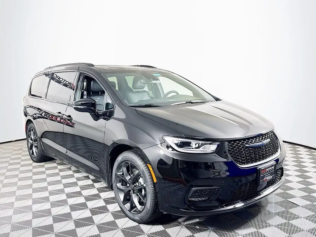 2026 Chrysler Pacifica Select photo 1