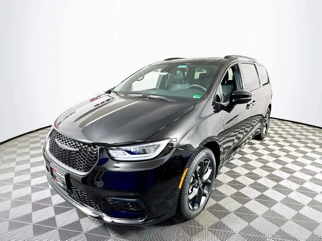 2026 Chrysler Pacifica Select photo 3