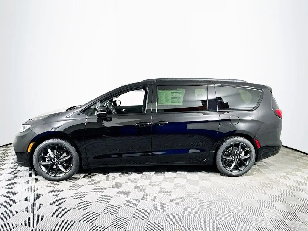2026 Chrysler Pacifica Select photo 4