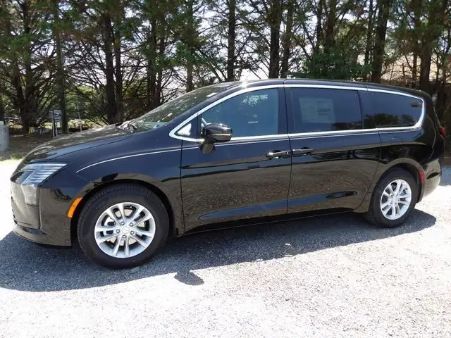 2027 Chrysler Pacifica Select photo 1