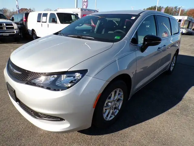 2026 Chrysler Voyager LX's photo