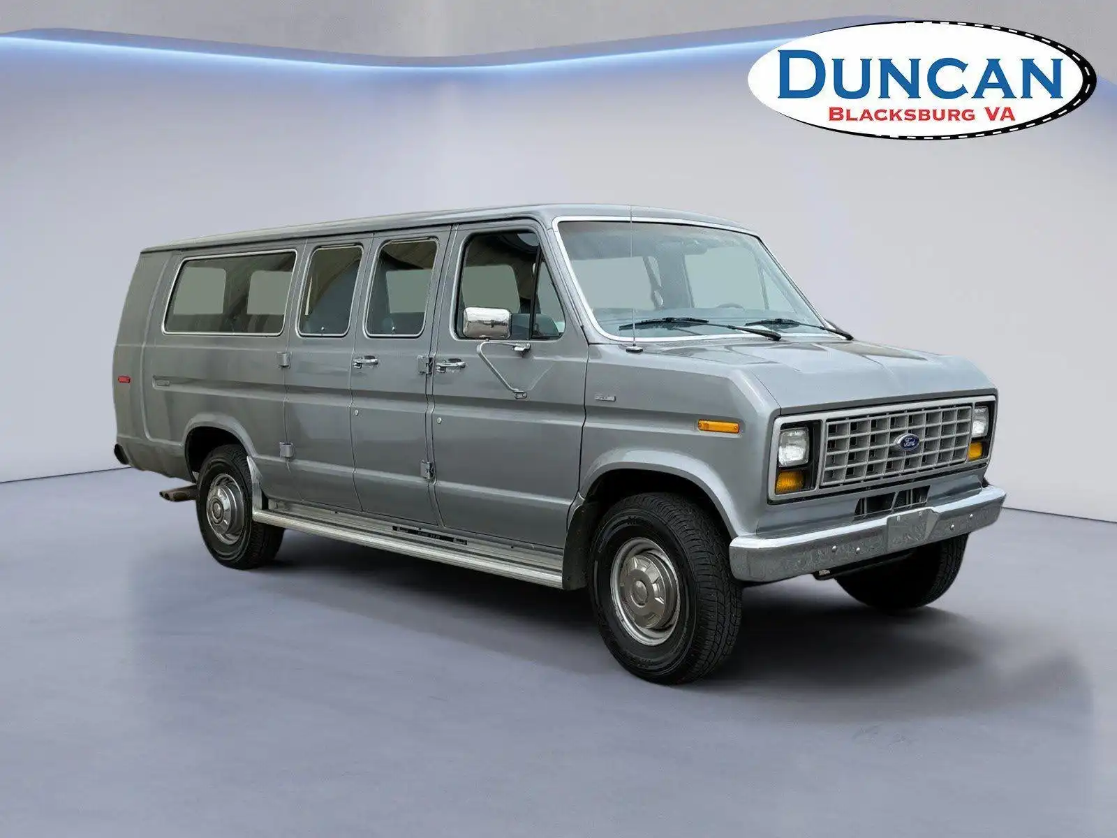 1988 Ford E-Series's photo