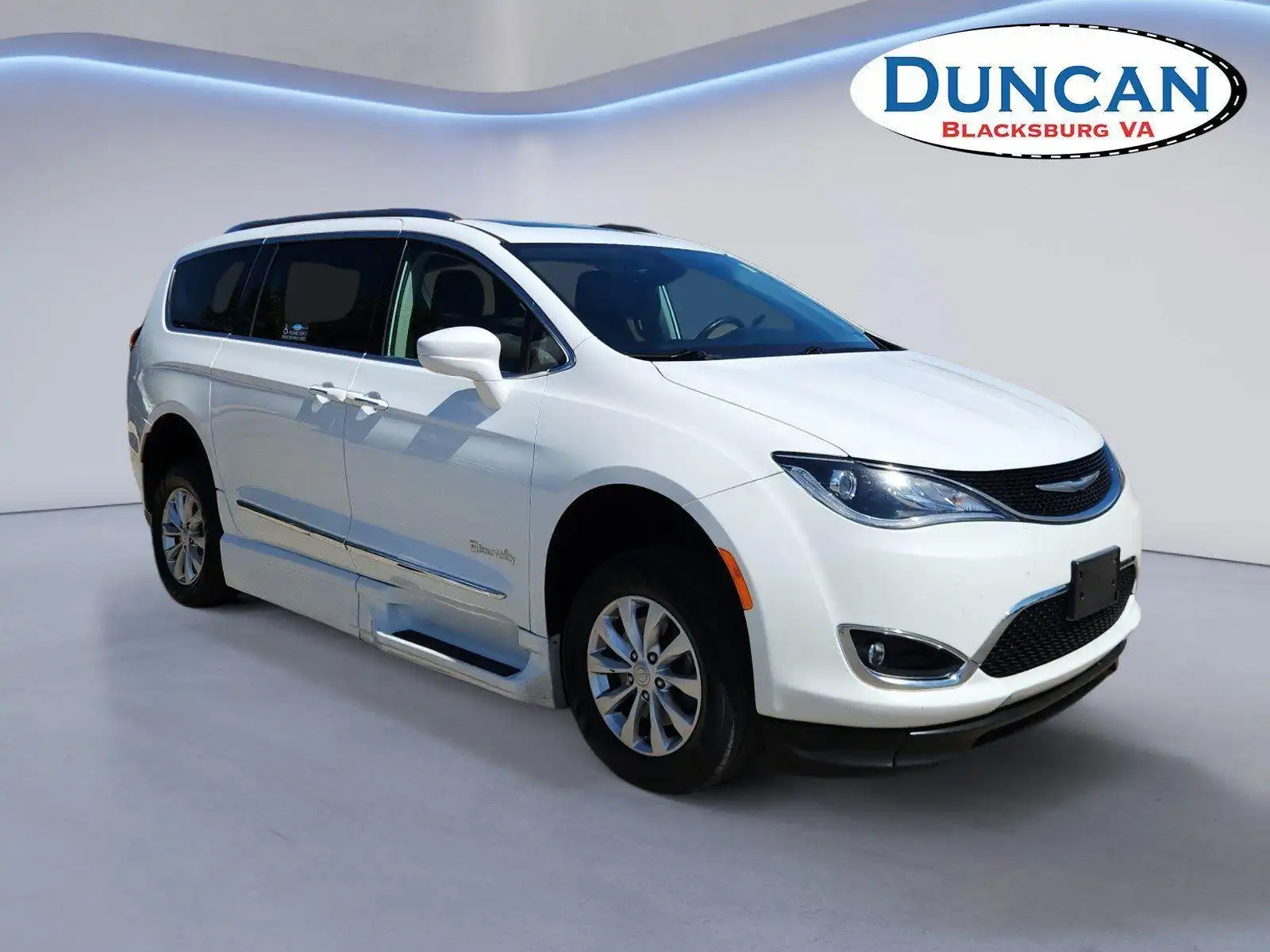2018 Chrysler Pacifica Touring L Plus's photo