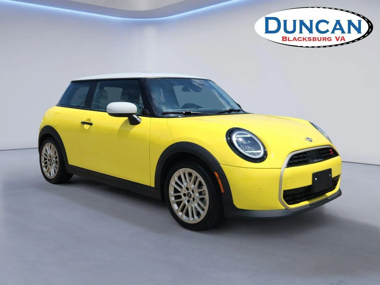 2025 MINI Hardtop Cooper S Signature's photo
