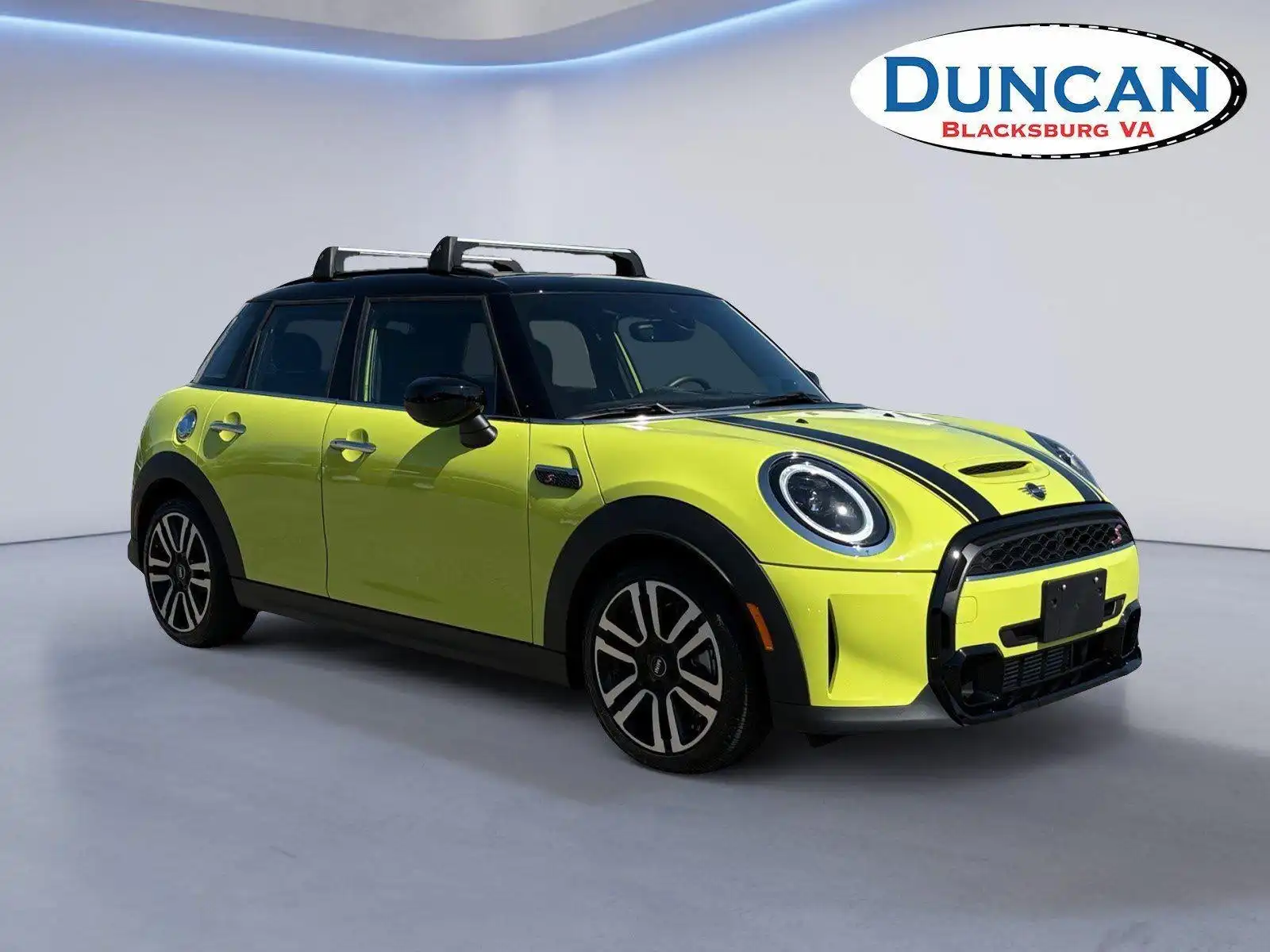 2023 MINI Hardtop Cooper S's photo