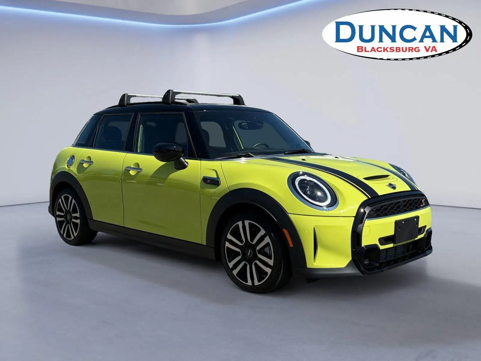 2023 MINI Hardtop Cooper S's photo