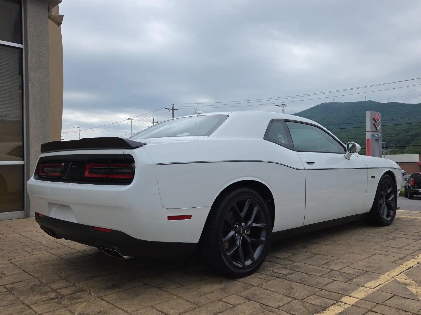 2023 Dodge Challenger R/T photo 3