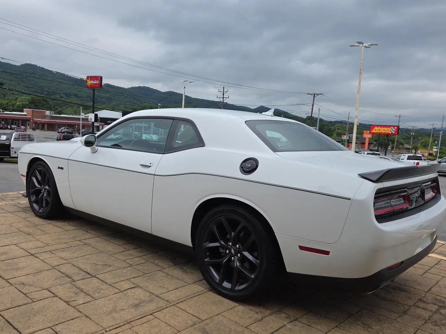 2023 Dodge Challenger R/T photo 5