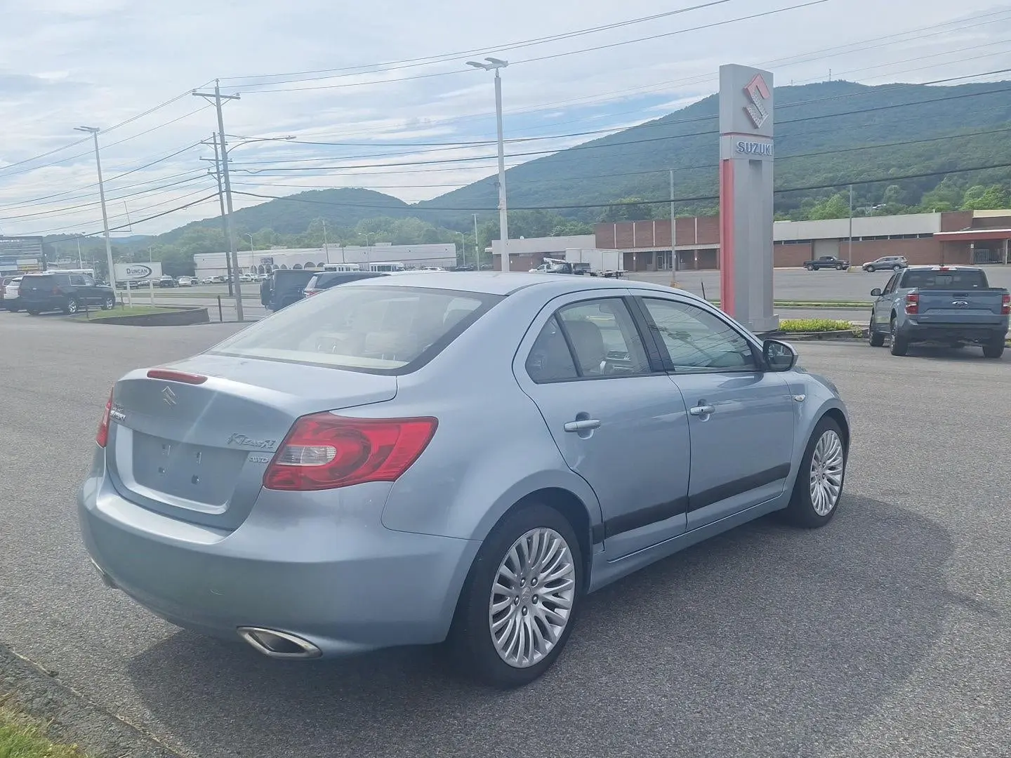 2012 Suzuki Kizashi SE CVT AWD photo 3