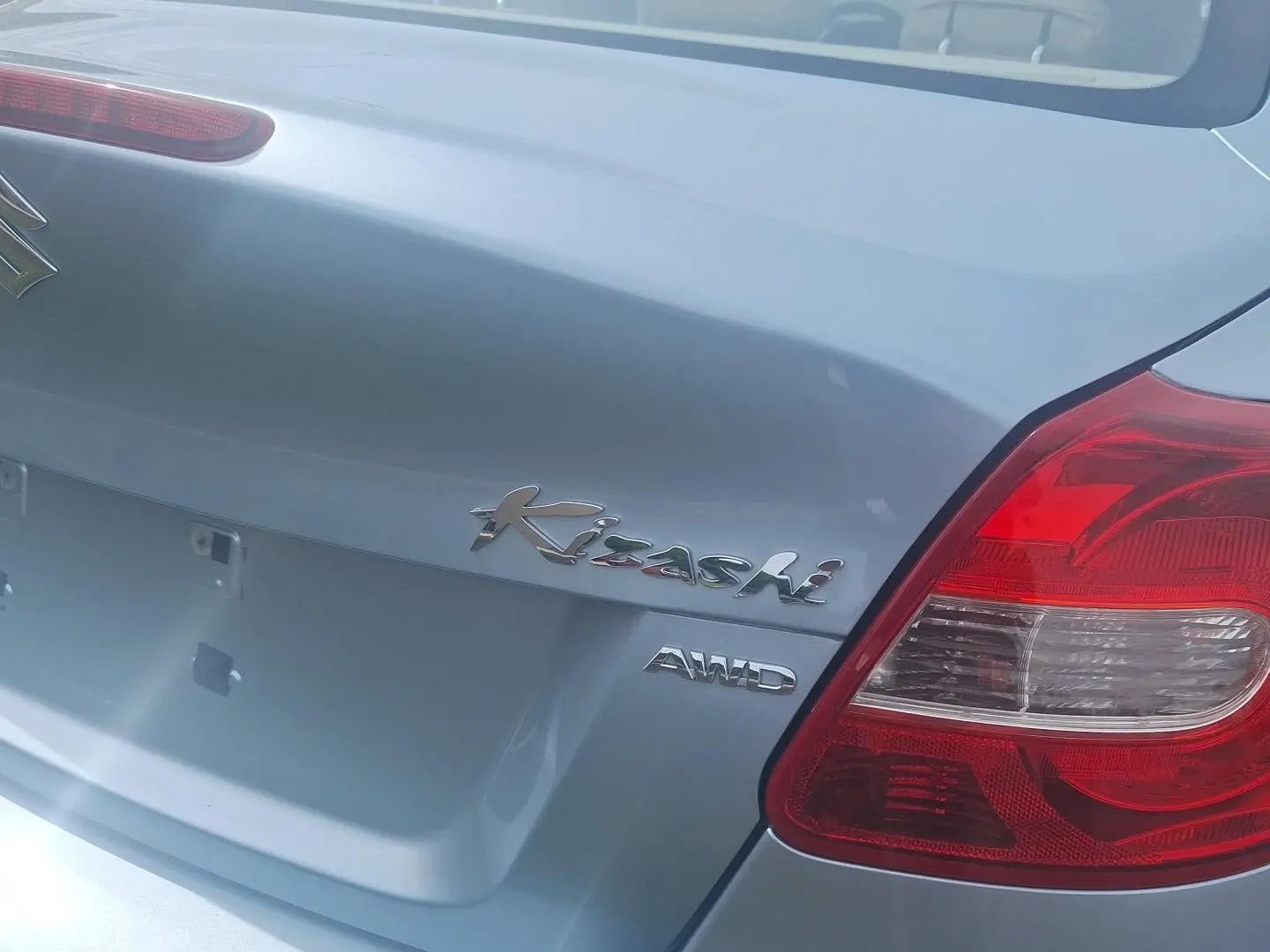 2012 Suzuki Kizashi SE CVT AWD photo 4