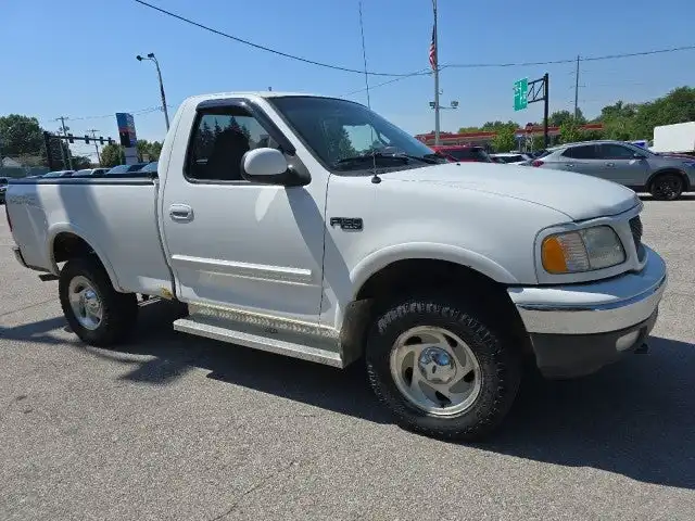 2000 Ford F-150 XL 4x4 Regular Cab SWB Styleside's photo