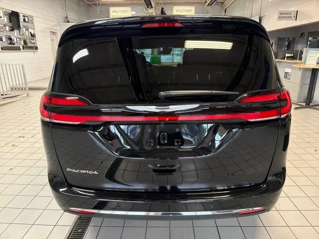 2026 Chrysler Pacifica Select photo 4