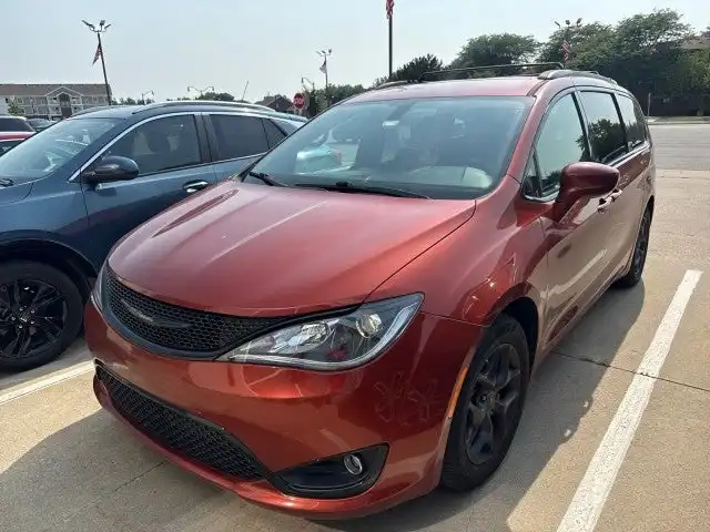 2018 Chrysler Pacifica Touring L's photo
