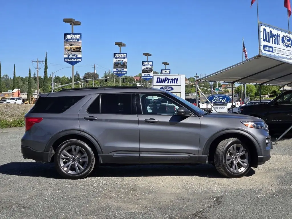 2021 Ford Explorer XLT 4WD photo 3