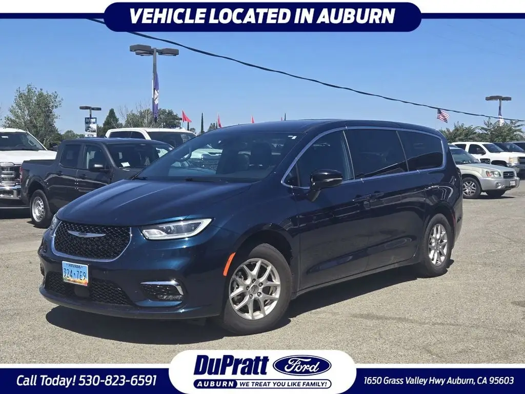 2025 Chrysler Pacifica Select photo 1