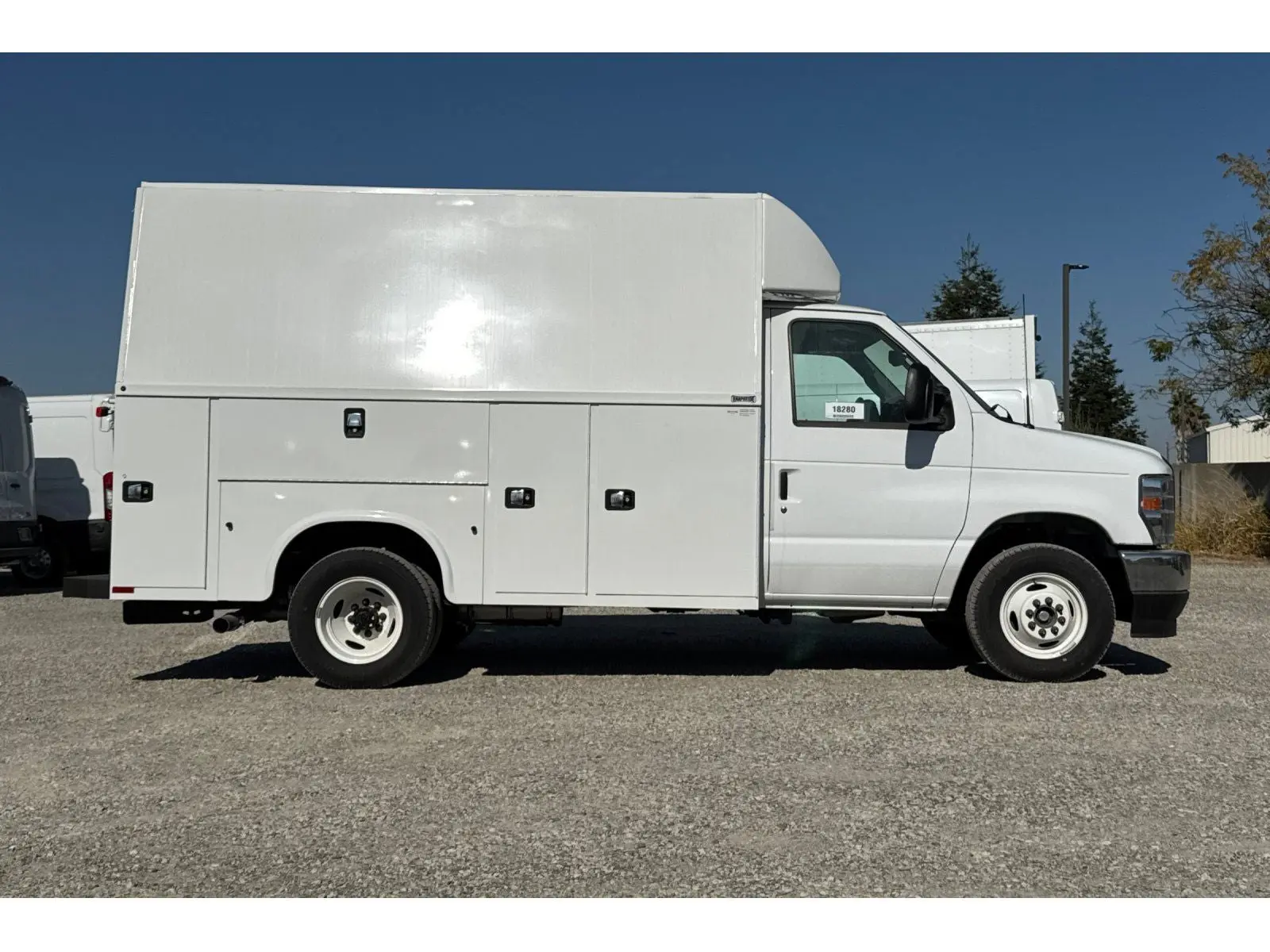 2025 Ford E-Series DRW E-350 Super Duty 138 in WB photo 3