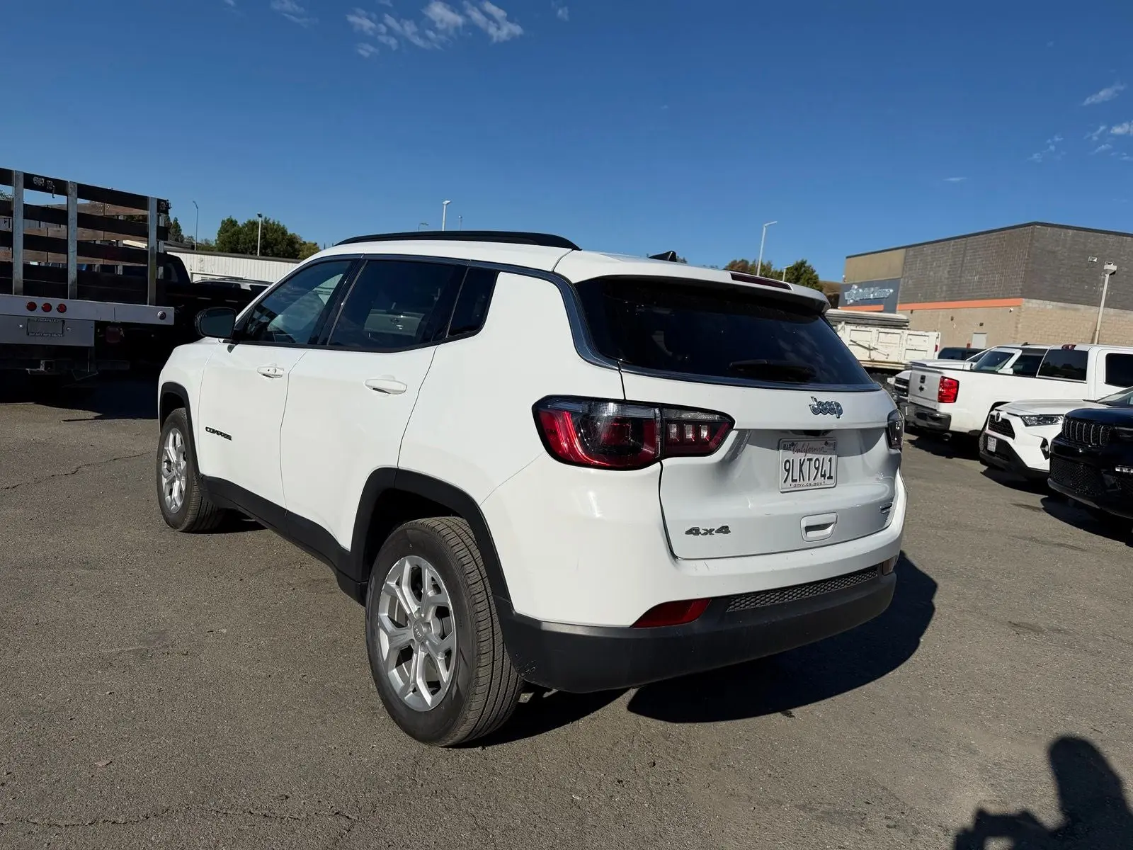 2024 Jeep Compass Latitude 4WD photo 3
