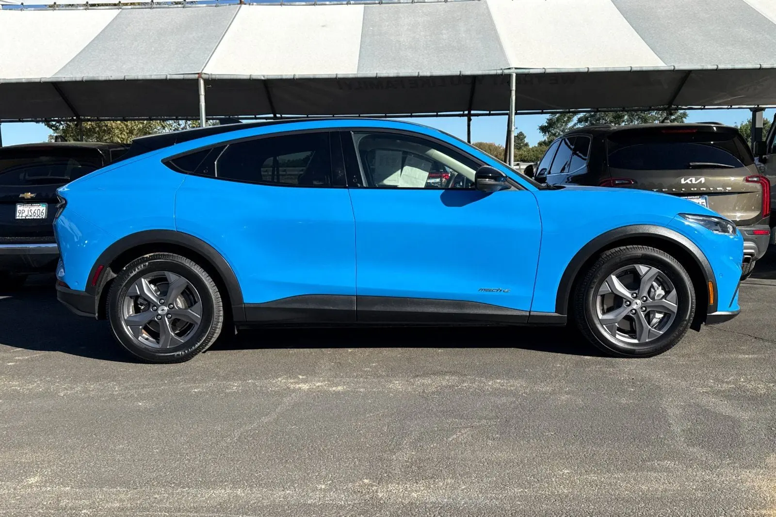 2023 Ford Mustang-Mach-e Select photo 3
