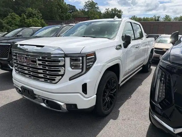 2023 GMC Sierra 4WD Crew Cab Short Box Denali's photo