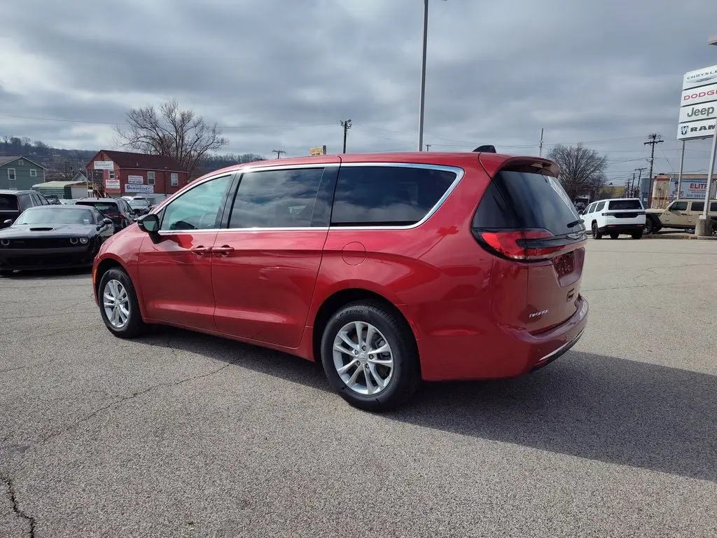 2026 Chrysler Pacifica Select AWD photo 4