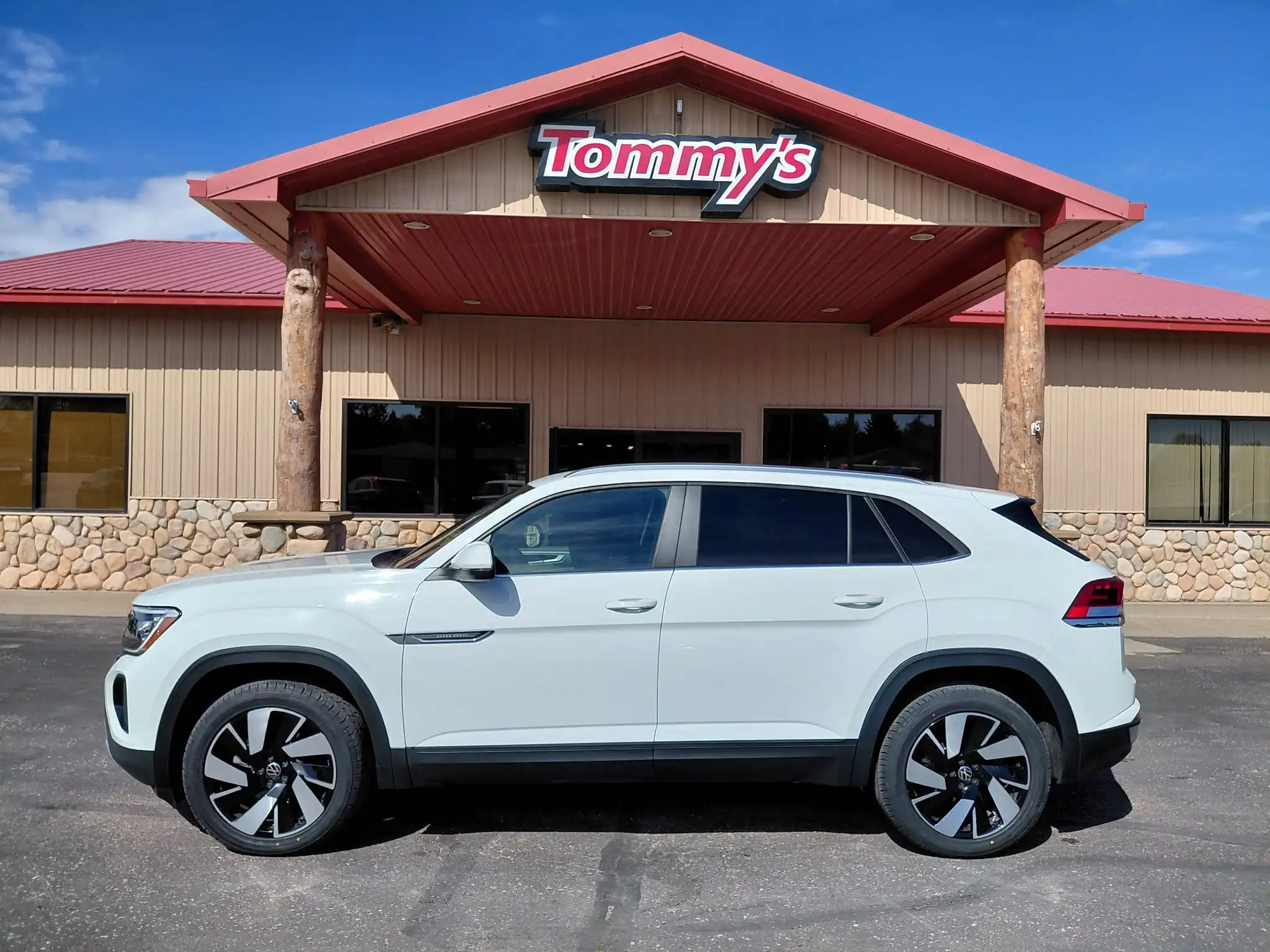 2025 Volkswagen Atlas Cross Sport 2.0T SE with Tech 4Motion's photo