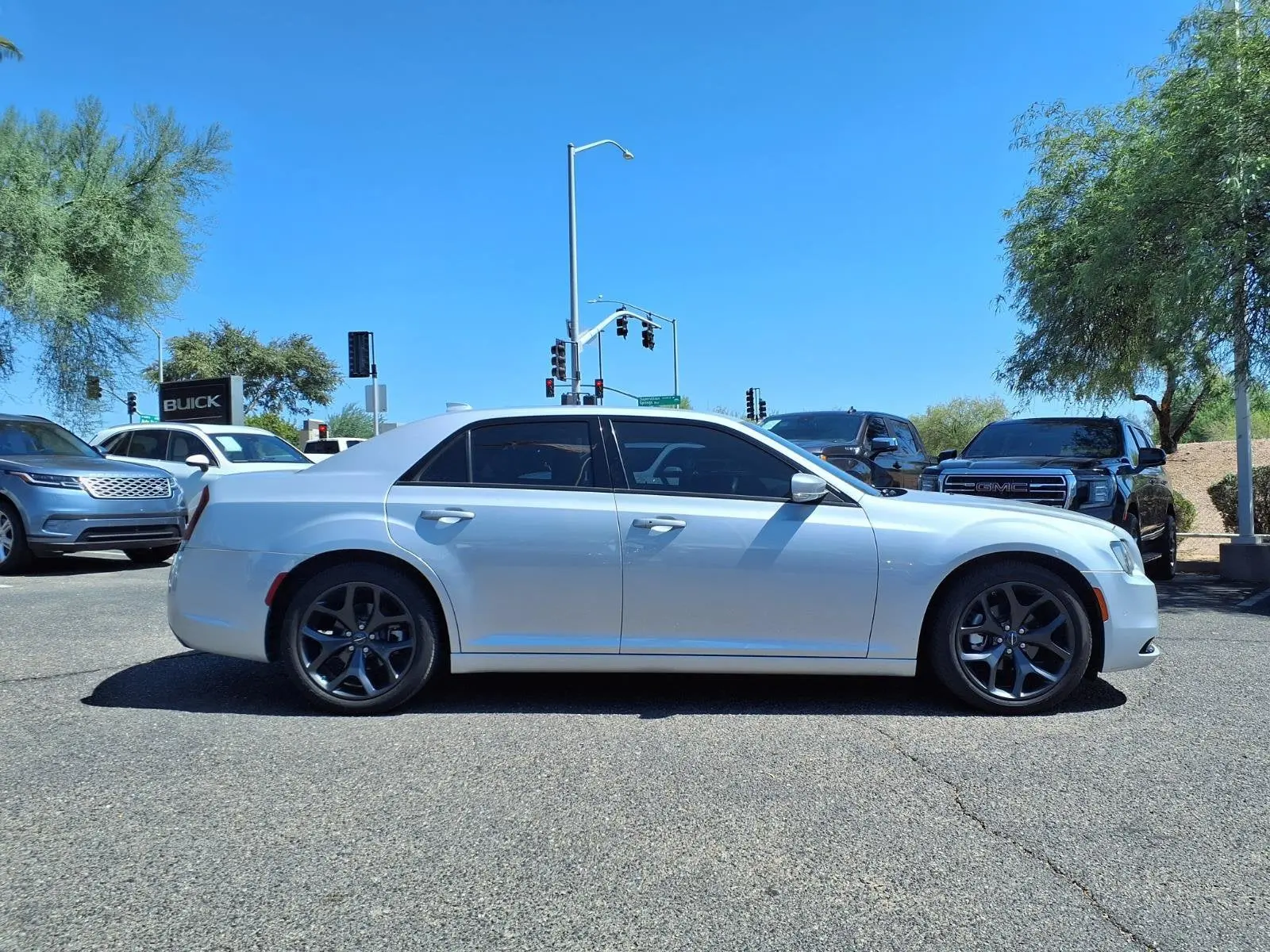 2023 Chrysler 300 S photo 4
