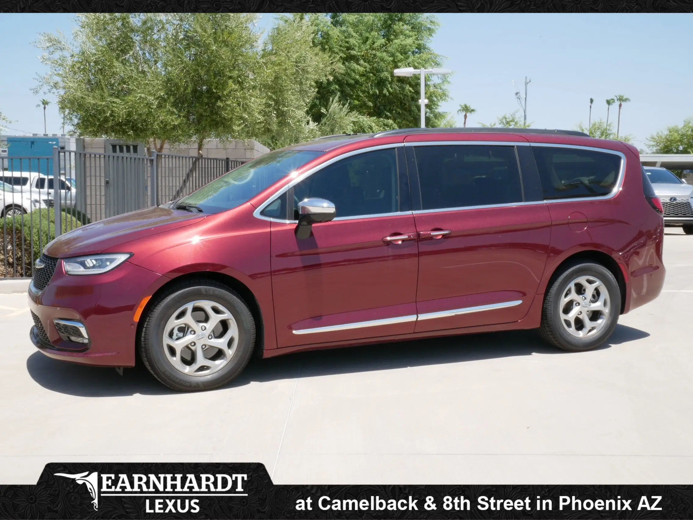 2023 Chrysler Pacifica Limited photo 1