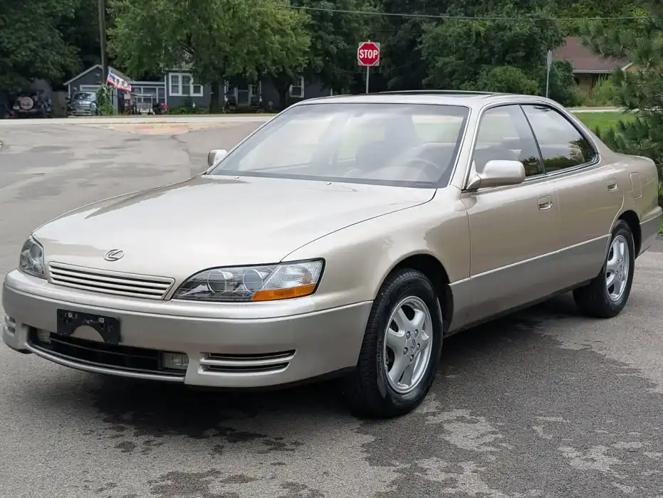 1995 Lexus ES 350's photo