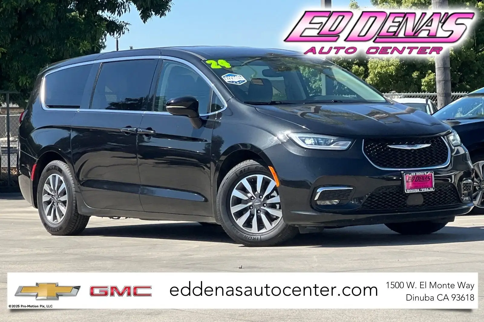 2024 Chrysler Pacifica Hybrid Select PHEV photo 1