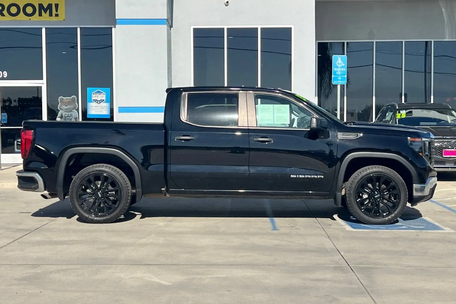 2023 GMC Sierra 2WD Crew Cab Short Box Pro photo 3