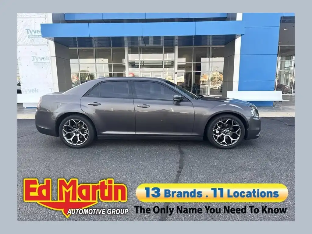 2016 Chrysler 300 S's photo
