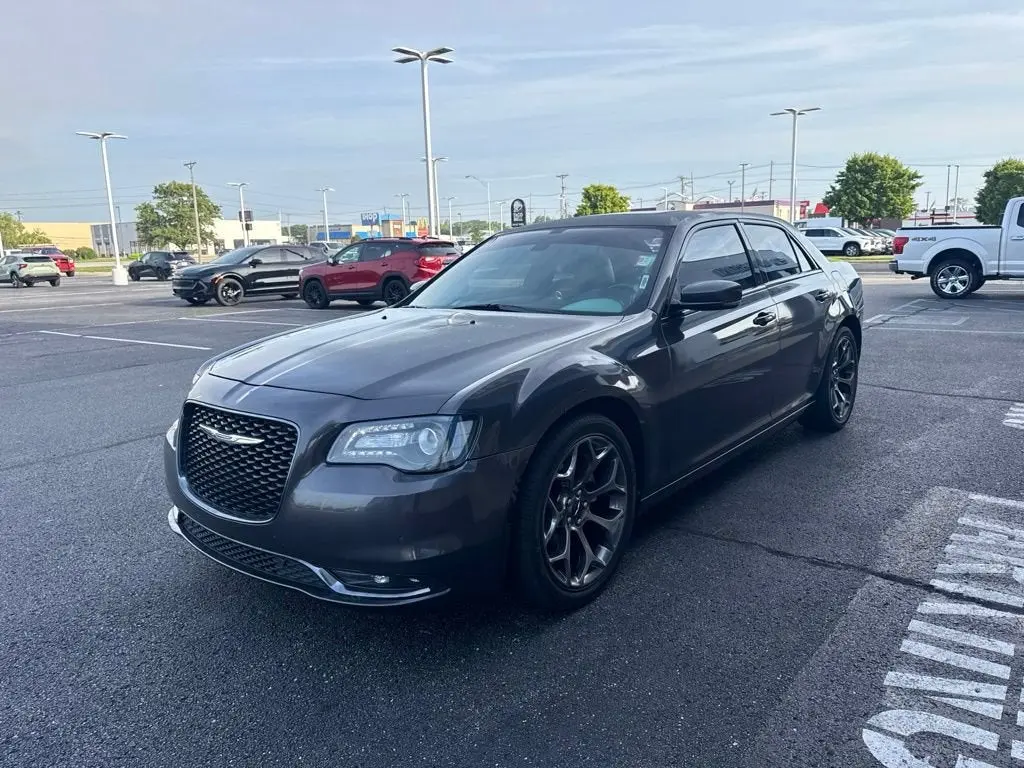 2016 Chrysler 300 S photo 4
